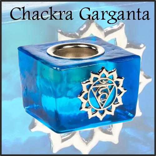 Portavela Artesanal Cubo Cristal Chakras elaborado en India artesanalmente en cristal de fibra y terminado con un símbolo de cada chakras.