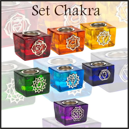 Portavela Artesanal Cubo Cristal Chakras elaborado en India artesanalmente en cristal de fibra y terminado con un símbolo de cada chakras.