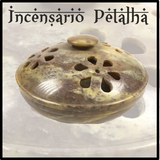 Incensario quemador elaborado de piedra de Jaspe, con tallado artesanal. Ideal para trabajar inciensos varillas, conos y resinas. Artesanía de India.